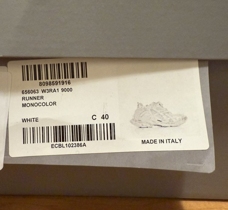 Balenciaga Runner Sneaker White (40)