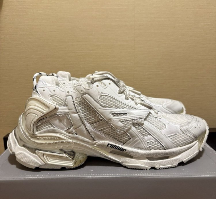 Balenciaga Runner Sneaker White (47)