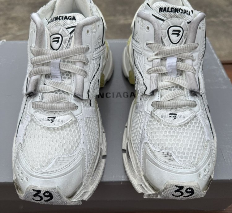 Balenciaga Runner Sneaker White size 6 US