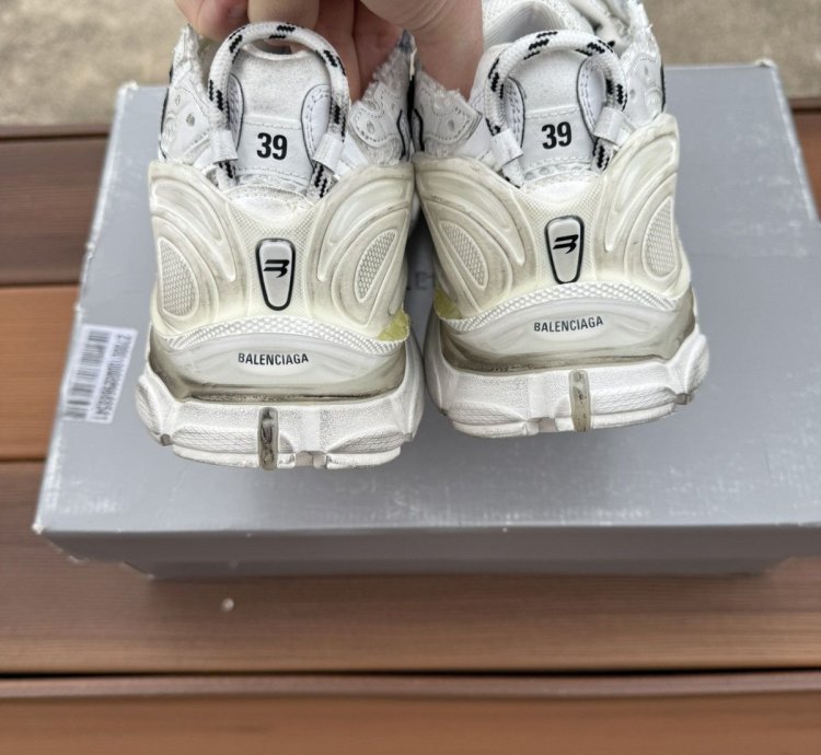 Balenciaga Runner Sneaker White size 6 US