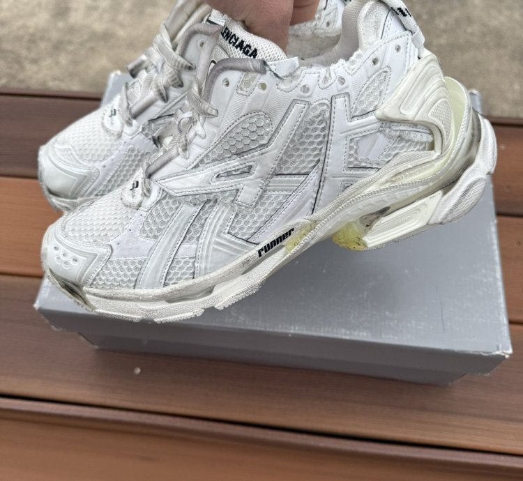 Balenciaga Runner Sneaker White size 6 US