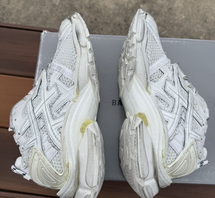Balenciaga Runner Sneaker White size 6 US