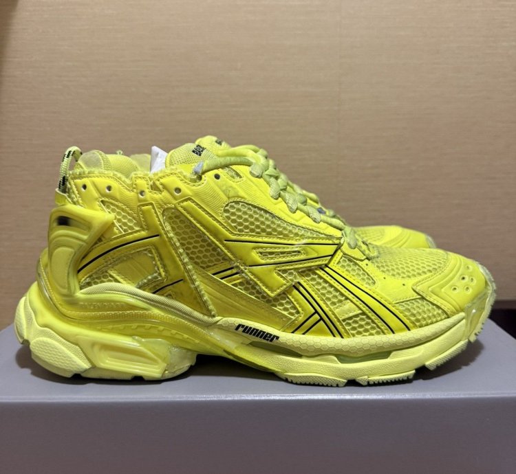 Balenciaga Runner Sneaker Yellow (44)