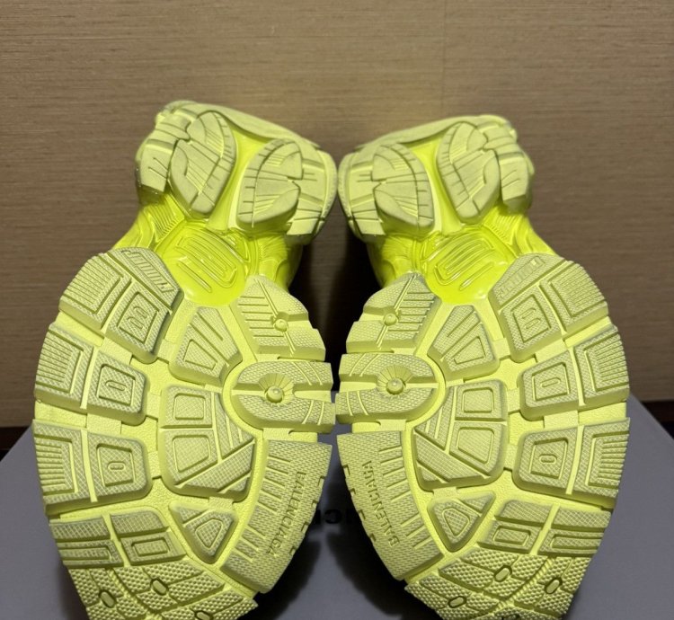 Balenciaga Runner Sneaker Yellow (44)