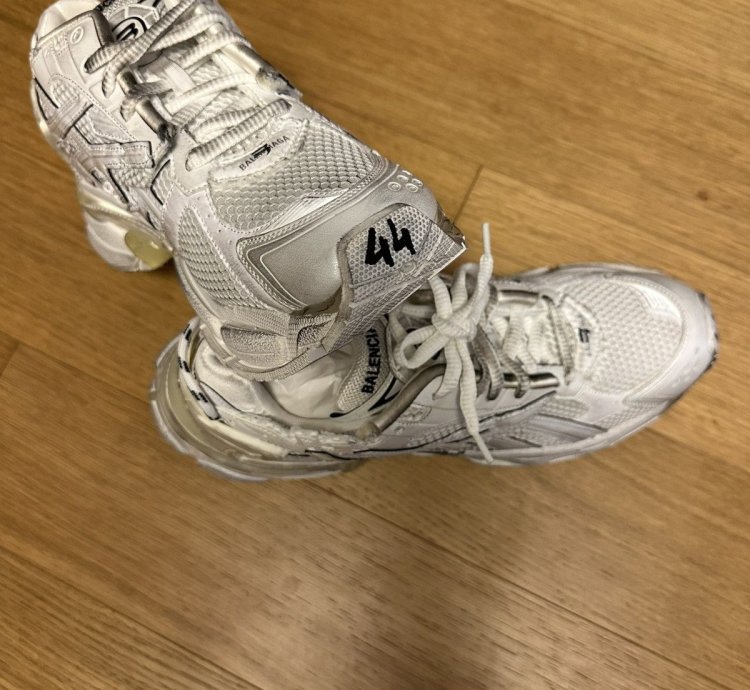 Balenciaga Runner Sneakers size 44