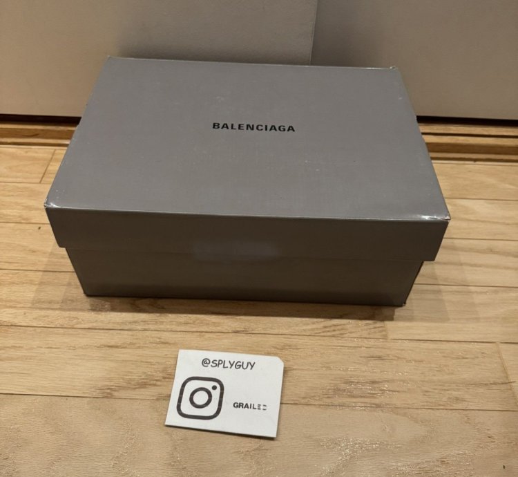 Balenciaga Runner Triple White sz 41