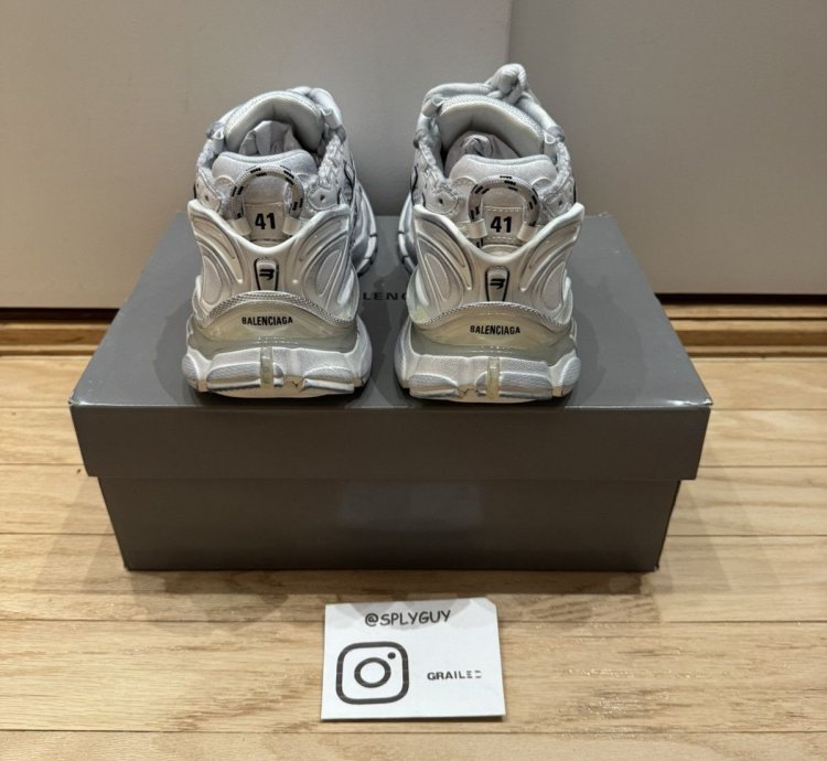 Balenciaga Runner Triple White sz 41