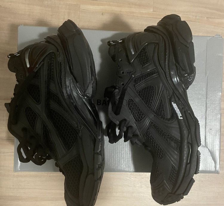 Balenciaga Runners (Black)