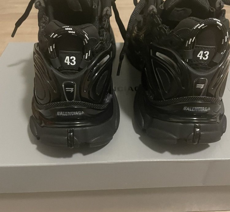 Balenciaga Runners (Black)
