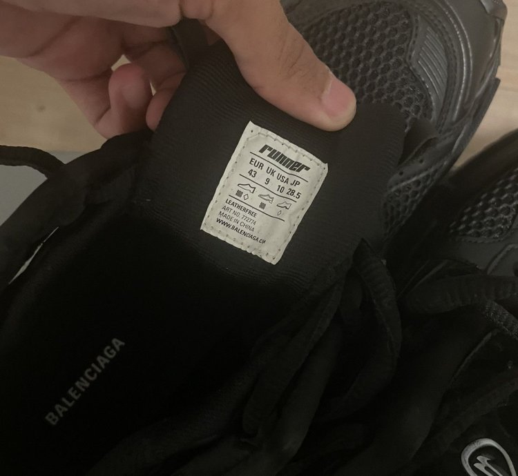 Balenciaga Runners (Black)