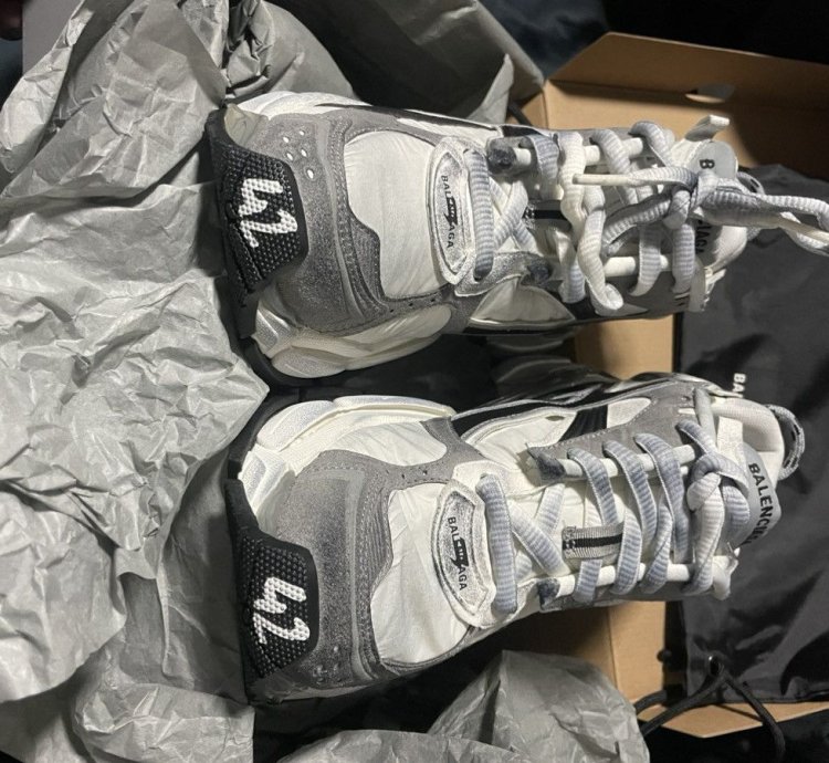 balenciaga runners 2 0 size 9