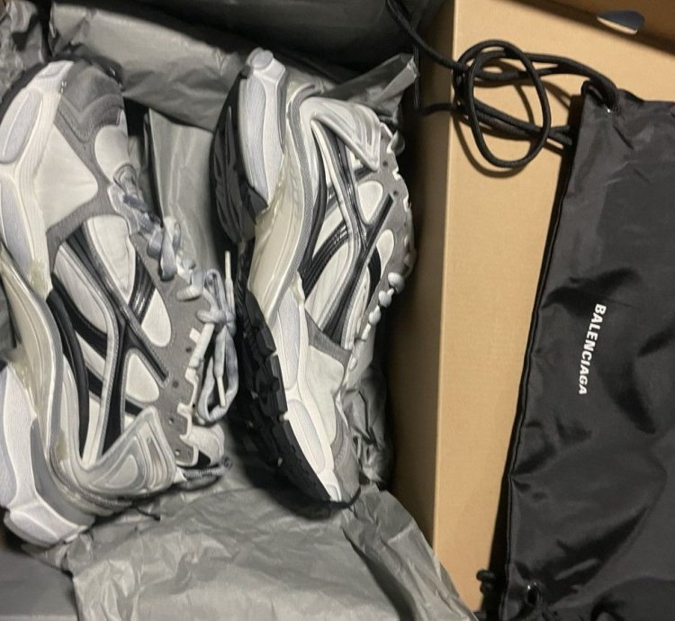 balenciaga runners 2 0 size 9