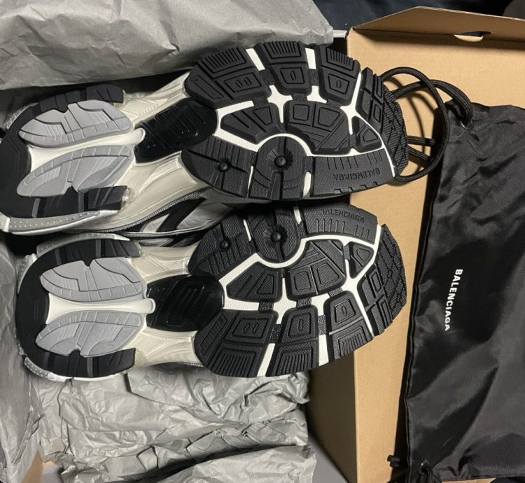 balenciaga runners 2 0 size 9