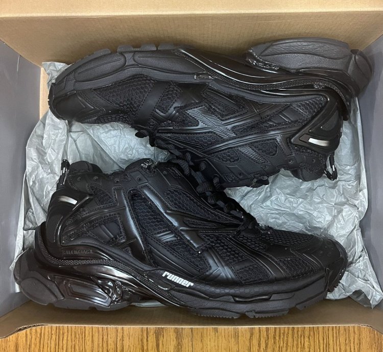 Balenciaga Runners Sneaker (Black)