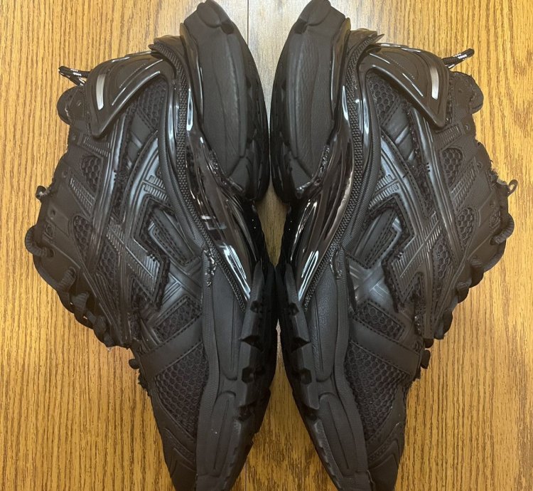 Balenciaga Runners Sneaker (Black)