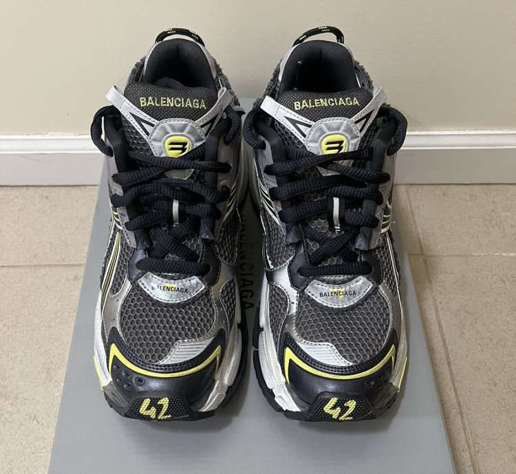 Balenciaga Runners sz 42(9us)