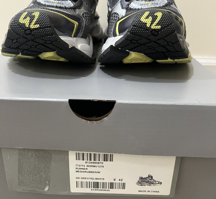 Balenciaga Runners sz 42(9us)