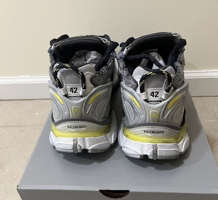 Balenciaga Runners sz 42(9us)