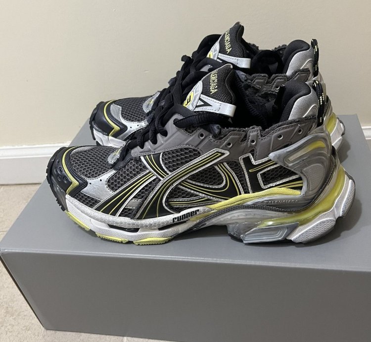 Balenciaga Runners sz 42(9us)