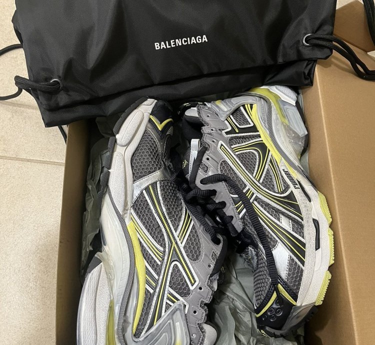 Balenciaga Runners sz 42(9us)