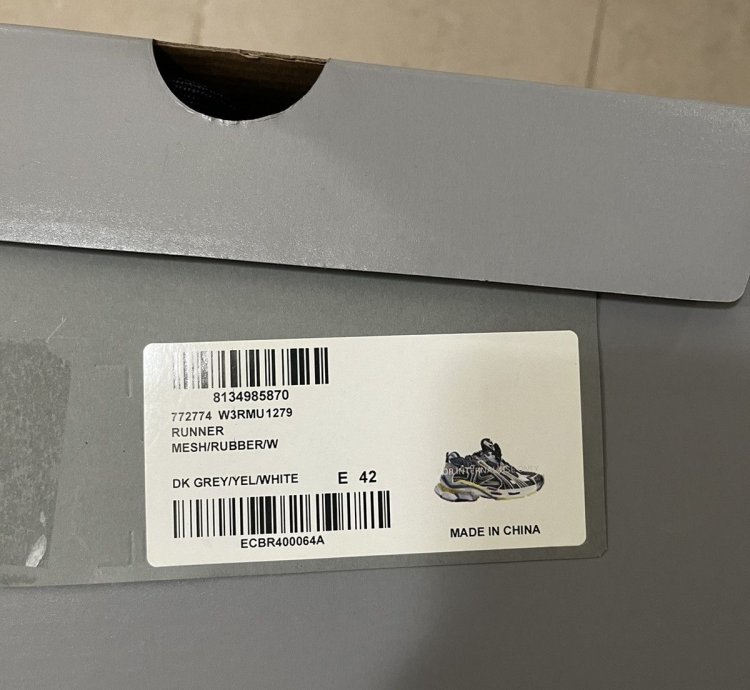Balenciaga Runners sz 42(9us)