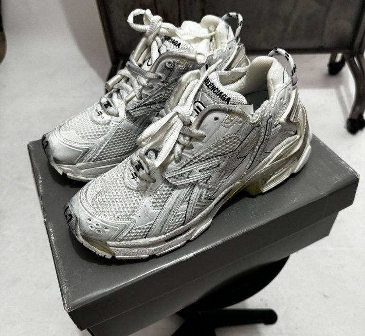 Balenciaga Runners White