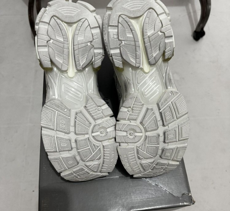 Balenciaga Runners White