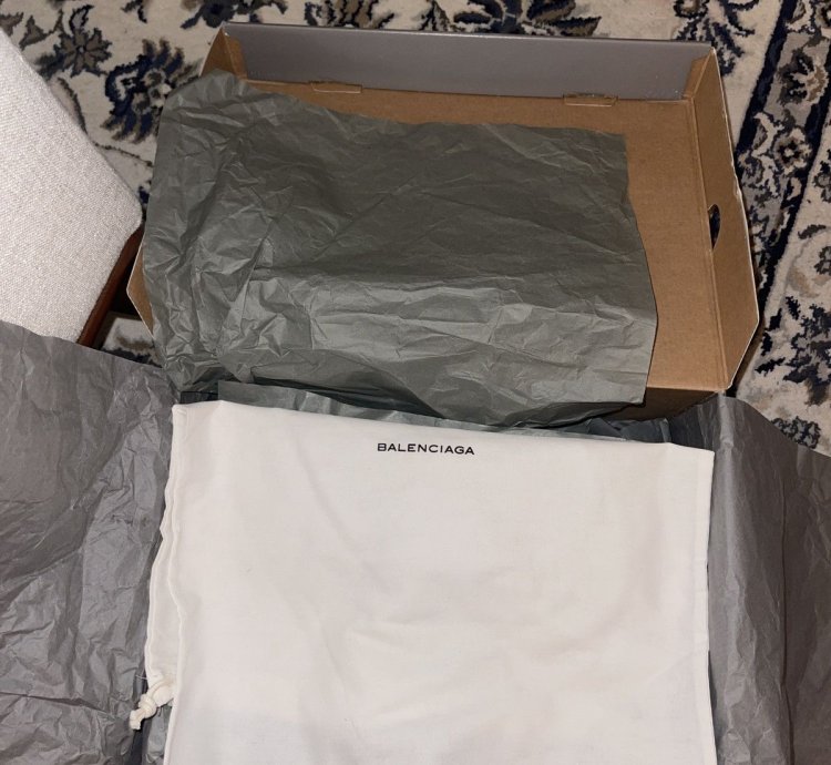 Balenciaga speed runners