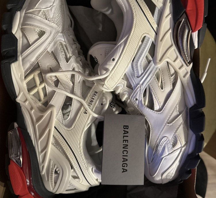 BALENCIAGA TRACK 2 0 SNEAKERS- BRAND NEW SIZE 46