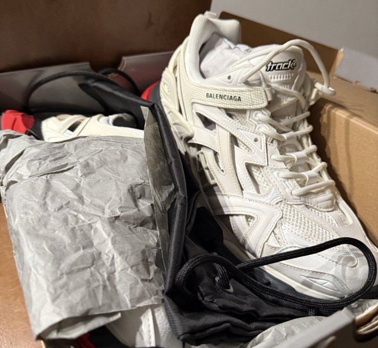 BALENCIAGA TRACK 2 0 SNEAKERS- BRAND NEW SIZE 46