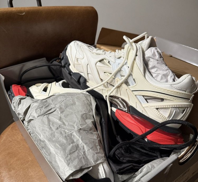 BALENCIAGA TRACK 2 0 SNEAKERS- BRAND NEW SIZE 46