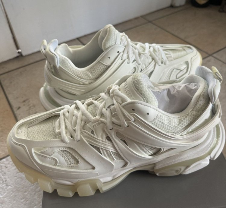 Balenciaga Track glow