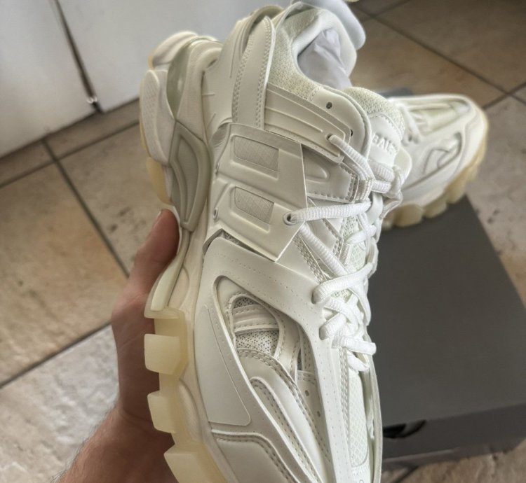 Balenciaga Track glow