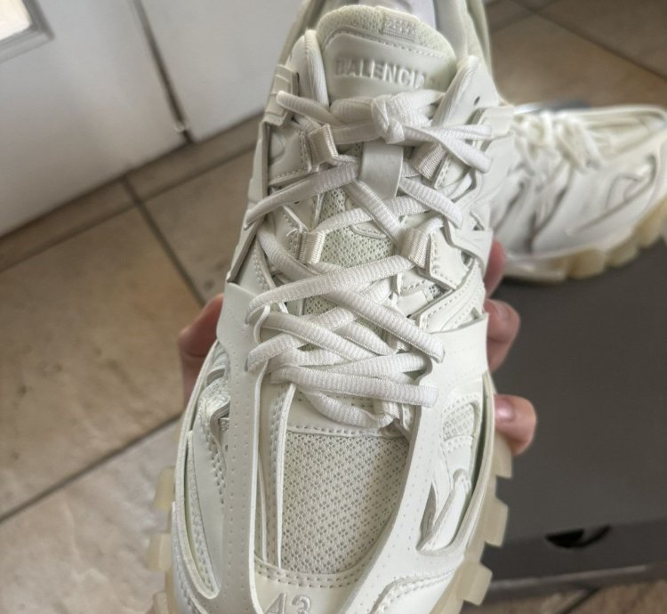 Balenciaga Track glow