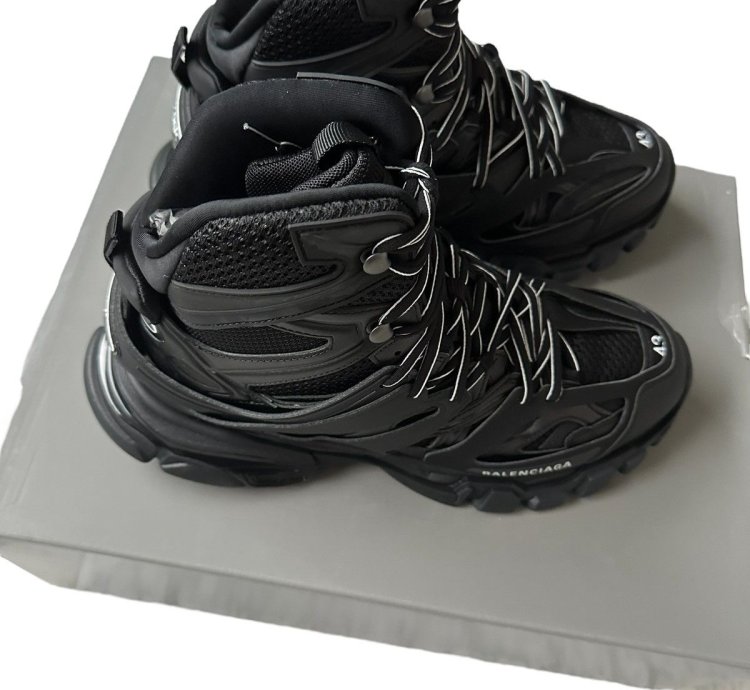 Balenciaga track hike black