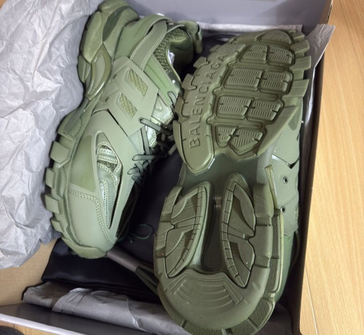 Balenciaga track khaki