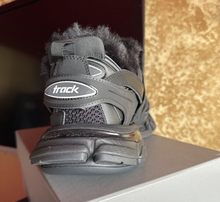 Balenciaga Track Sneaker Faux-Fur Balck 45