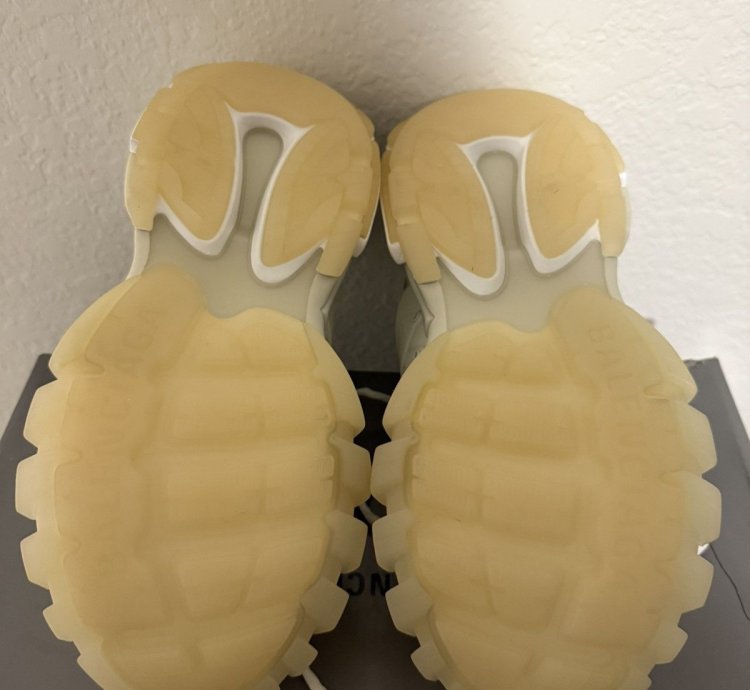 Balenciaga Track Sneaker Glow In The Dark (42)