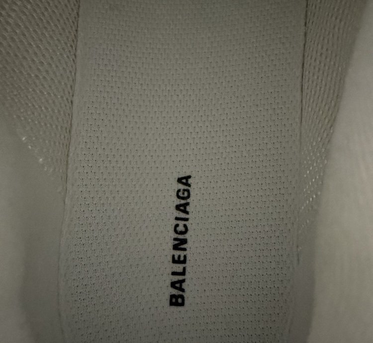 Balenciaga Track Sneaker Glow In The Dark (42)