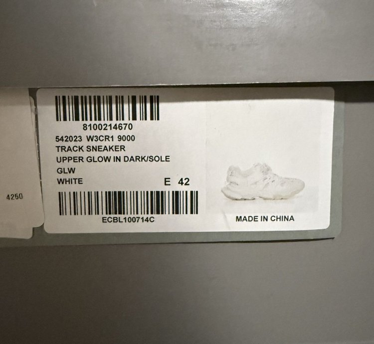 Balenciaga Track Sneaker Glow In The Dark (42)