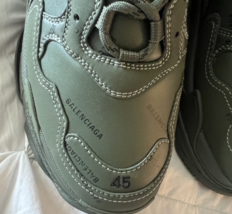 BALENCIAGA TRIPLE ALLOVER LOGO OLIVE GREEN SIZE 45 12 KAKI