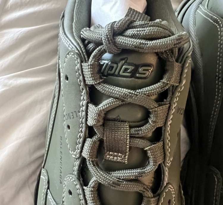 BALENCIAGA TRIPLE ALLOVER LOGO OLIVE GREEN SIZE 45 12 KAKI