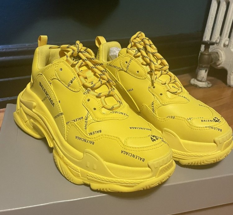 Balenciaga Triple allover logo yellow black