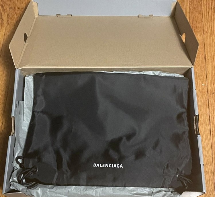Balenciaga Triple allover logo yellow black