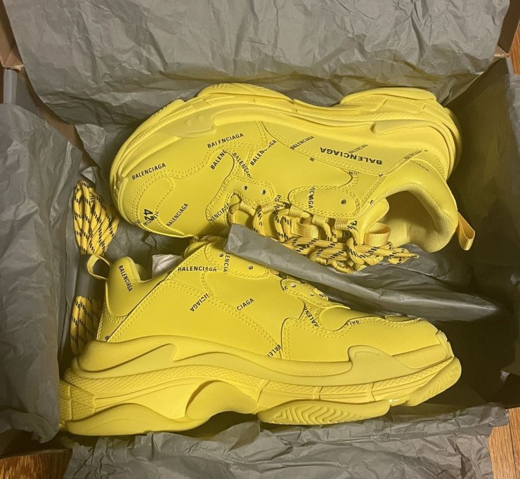 Balenciaga Triple allover logo yellow black