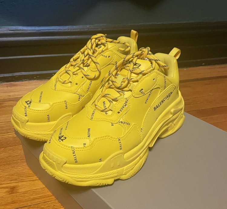 Balenciaga Triple allover logo yellow black