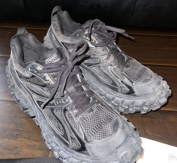 Balenciaga Triple Black Defender Size 10 Runner Track