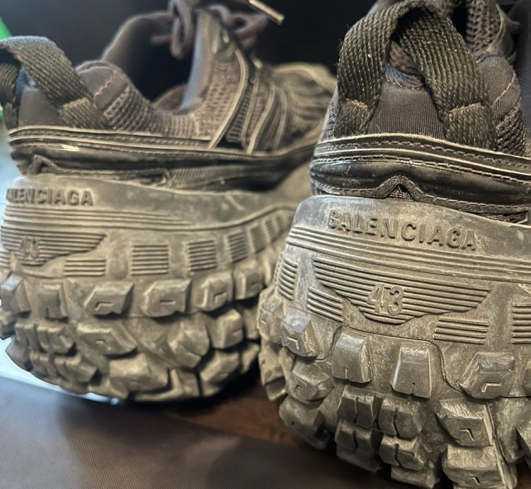 Balenciaga Triple Black Defender Size 10 Runner Track