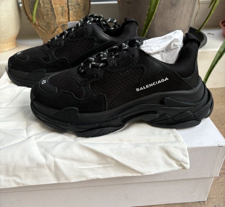 Balenciaga Triple triple black 2018 EU43 non distressed