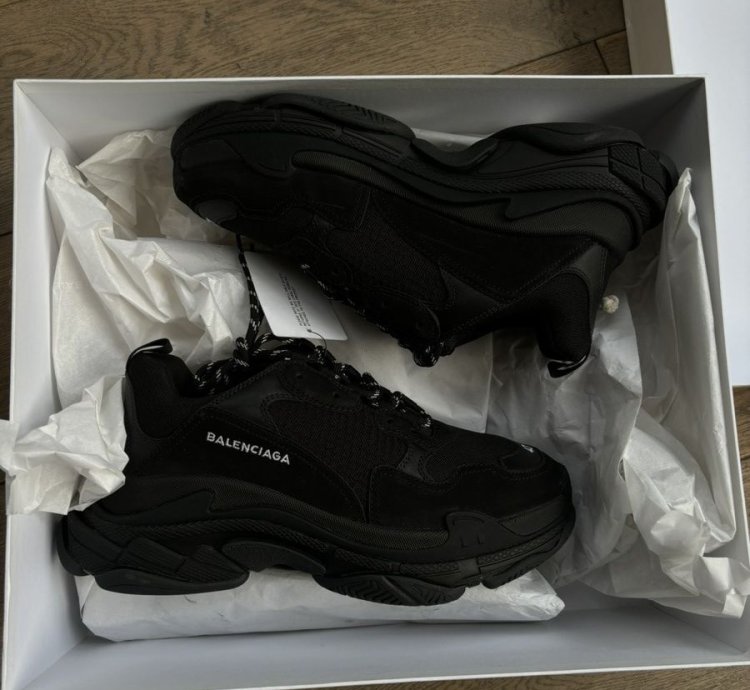Balenciaga Triple triple black 2018 EU43 non distressed